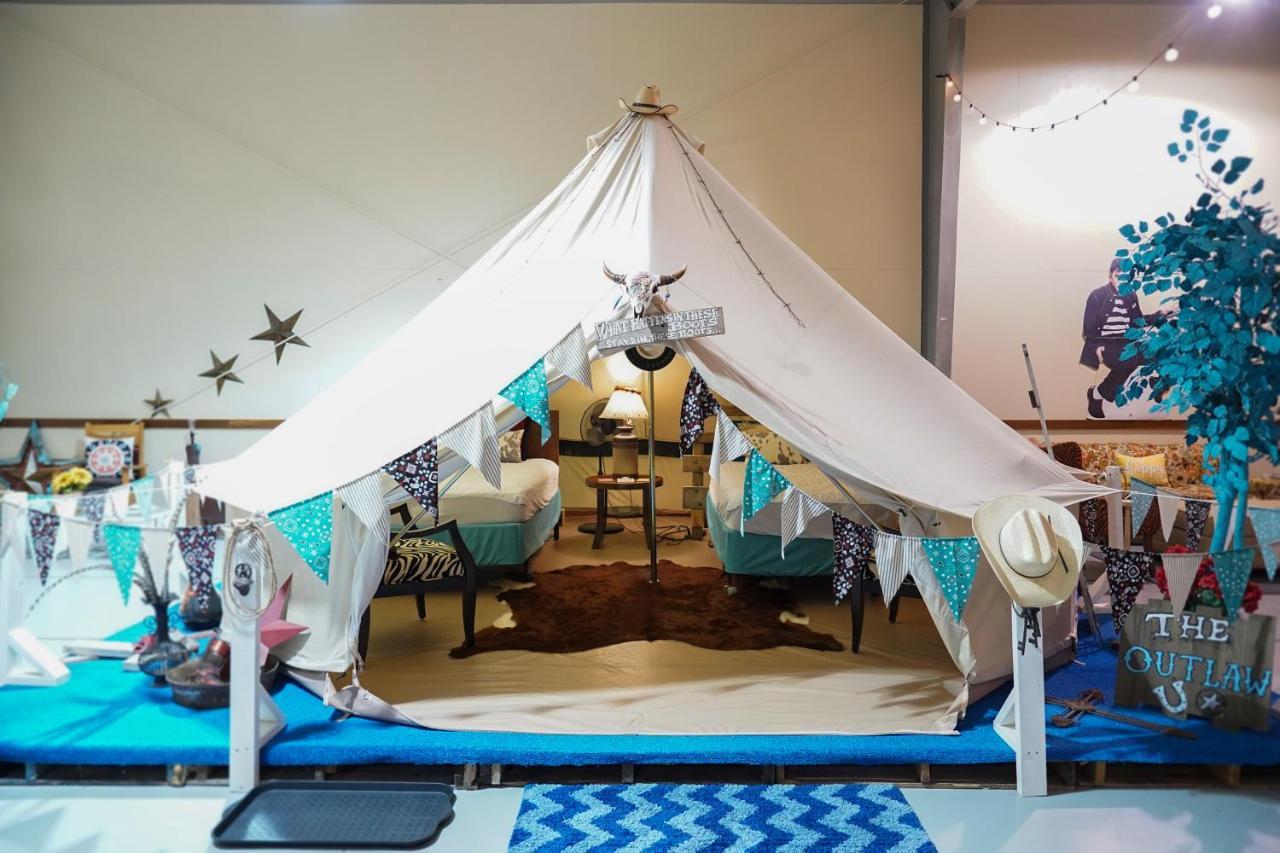 Lone Star Glamp Inn Warrenton Exteriér fotografie